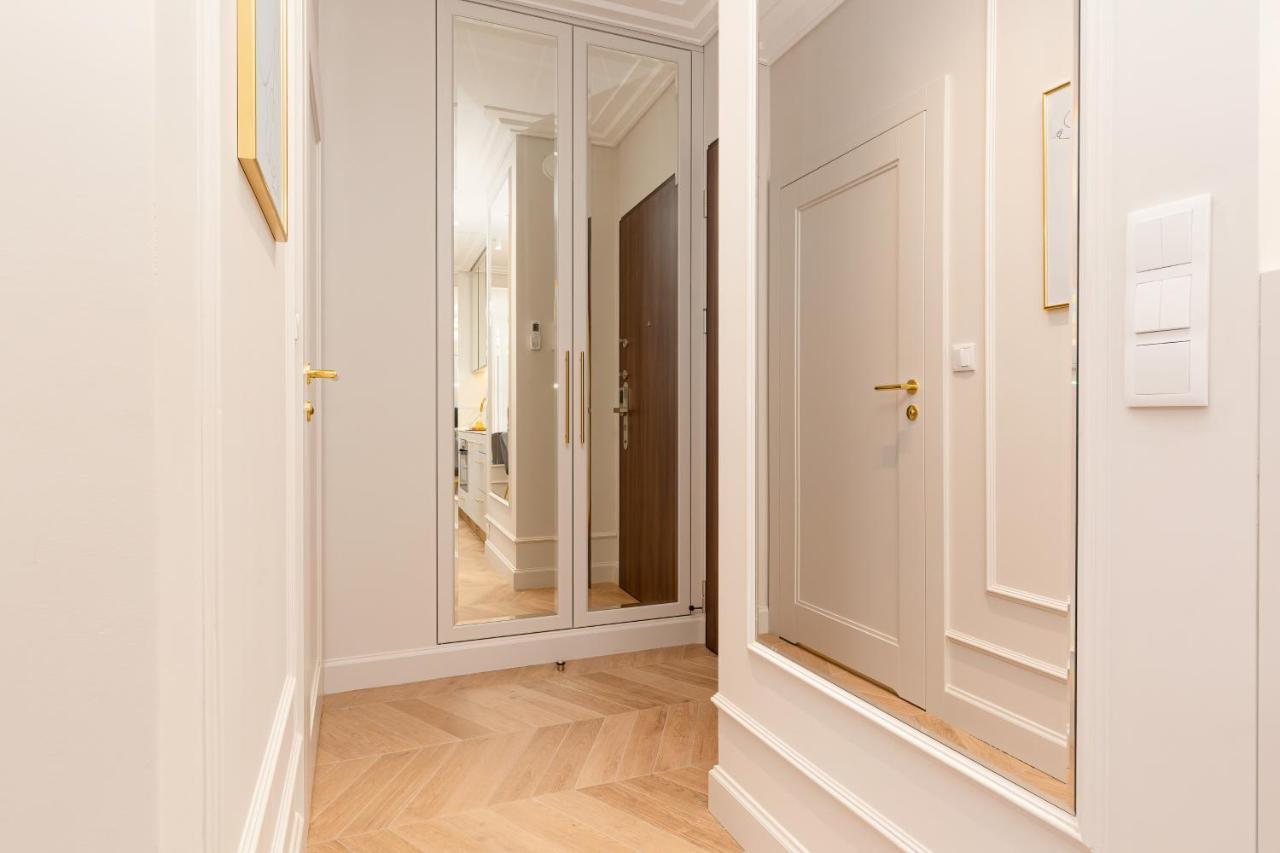 Mennica Residence Central Apartment By Renters Prestige Warsaw Exterior photo